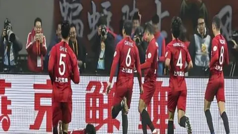 阿森纳赛季压力探秘：吉鲁坦诚球员春困症，球队稳定性能否突破？