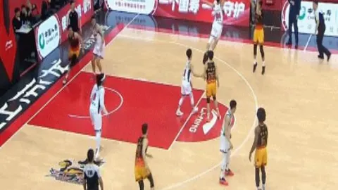 王楚钦顺利晋级WTT重庆冠军赛下一轮